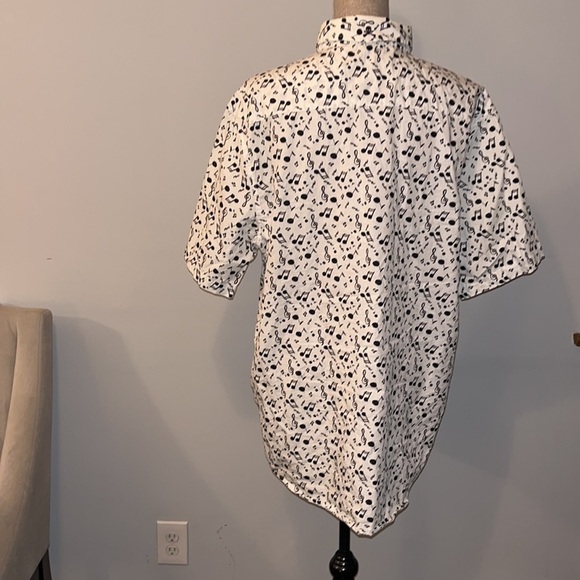 Rock Roll n Soul
S/S MUSIC ON MY MIND short sleeve button down. - Picture 2 of 7